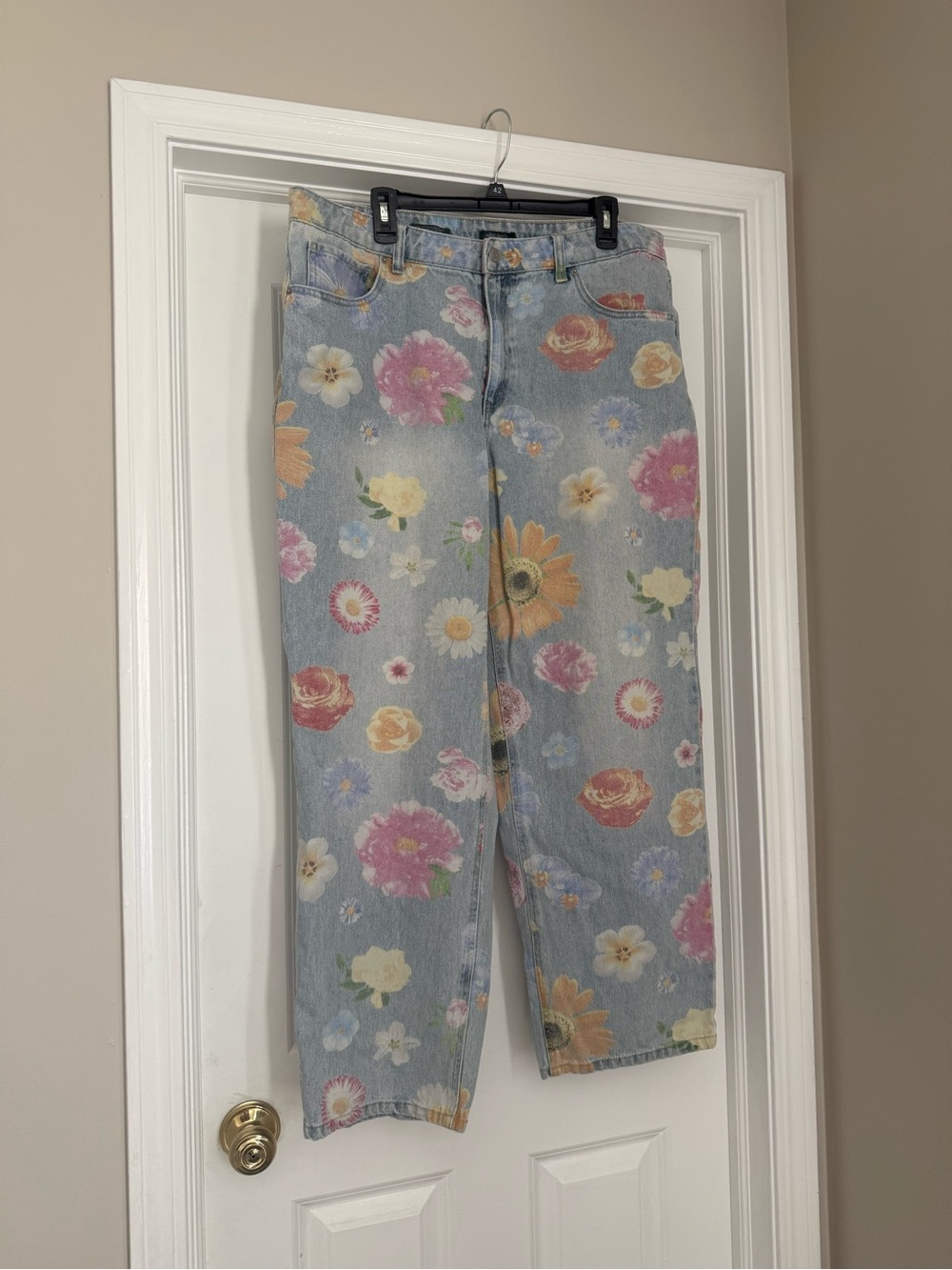 wild fable Light Wash Straight-Leg Jeans with Multicolor Floral Print Size 16